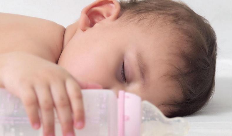 宝宝晚上易惊醒是怎么回事,宝宝夜里易惊醒必须搞清楚原因