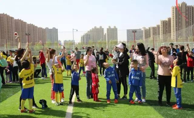“趣味足球、快乐家庭”内蒙古草根足球日活动“搅热”母亲节