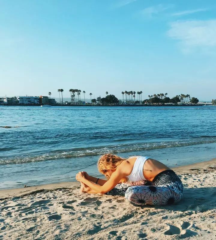 腰椎间盘突出，这样坐着拉伸，效果很好