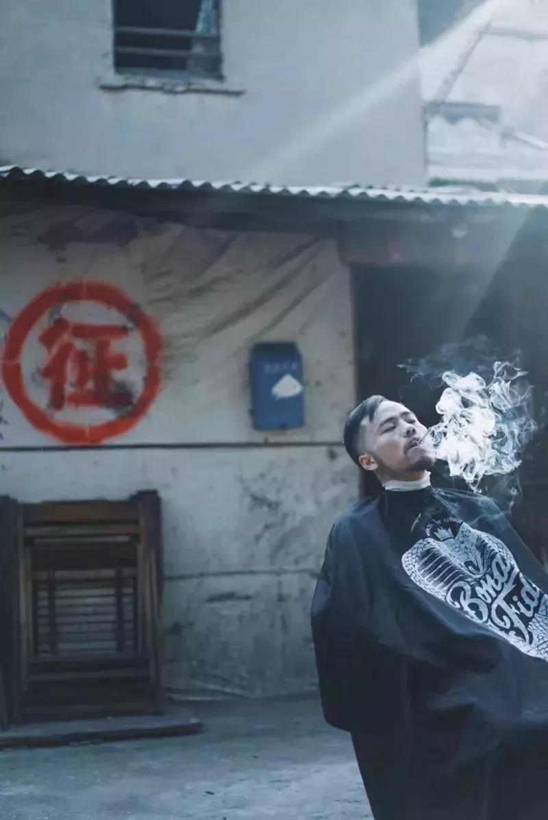 20分钟剪完一个男发算久吗,剪一个男发十五分钟