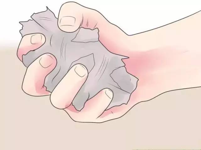 运动鞋子买小了一招变大的妙招,新买的鞋子挤脚怎么使鞋子变大