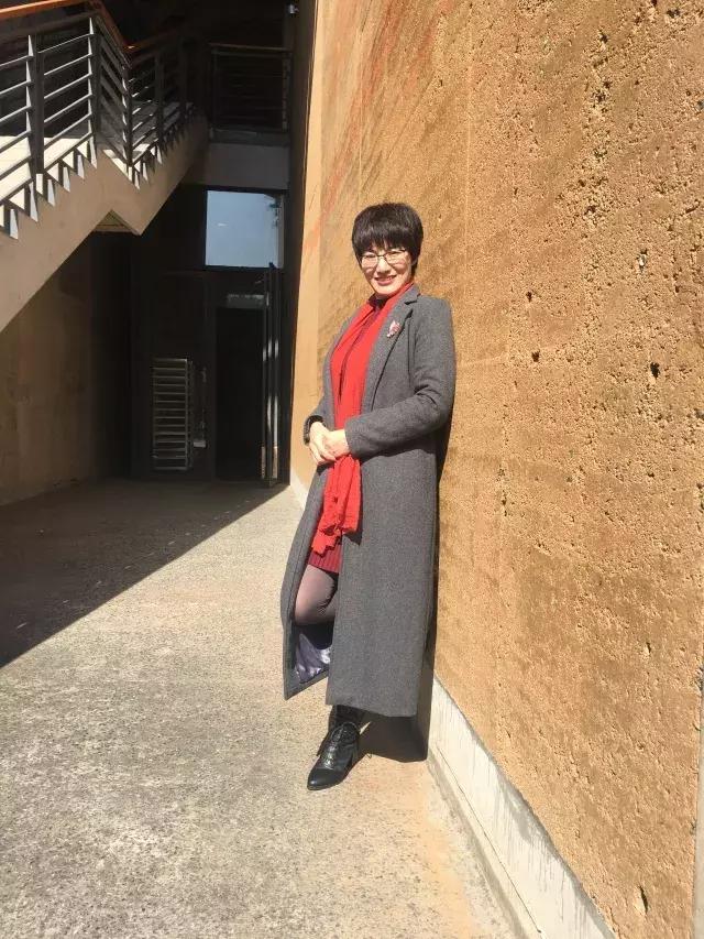 解决天下女人穿高跟鞋的痛苦她在颠覆鞋业使命还女性魅力之美