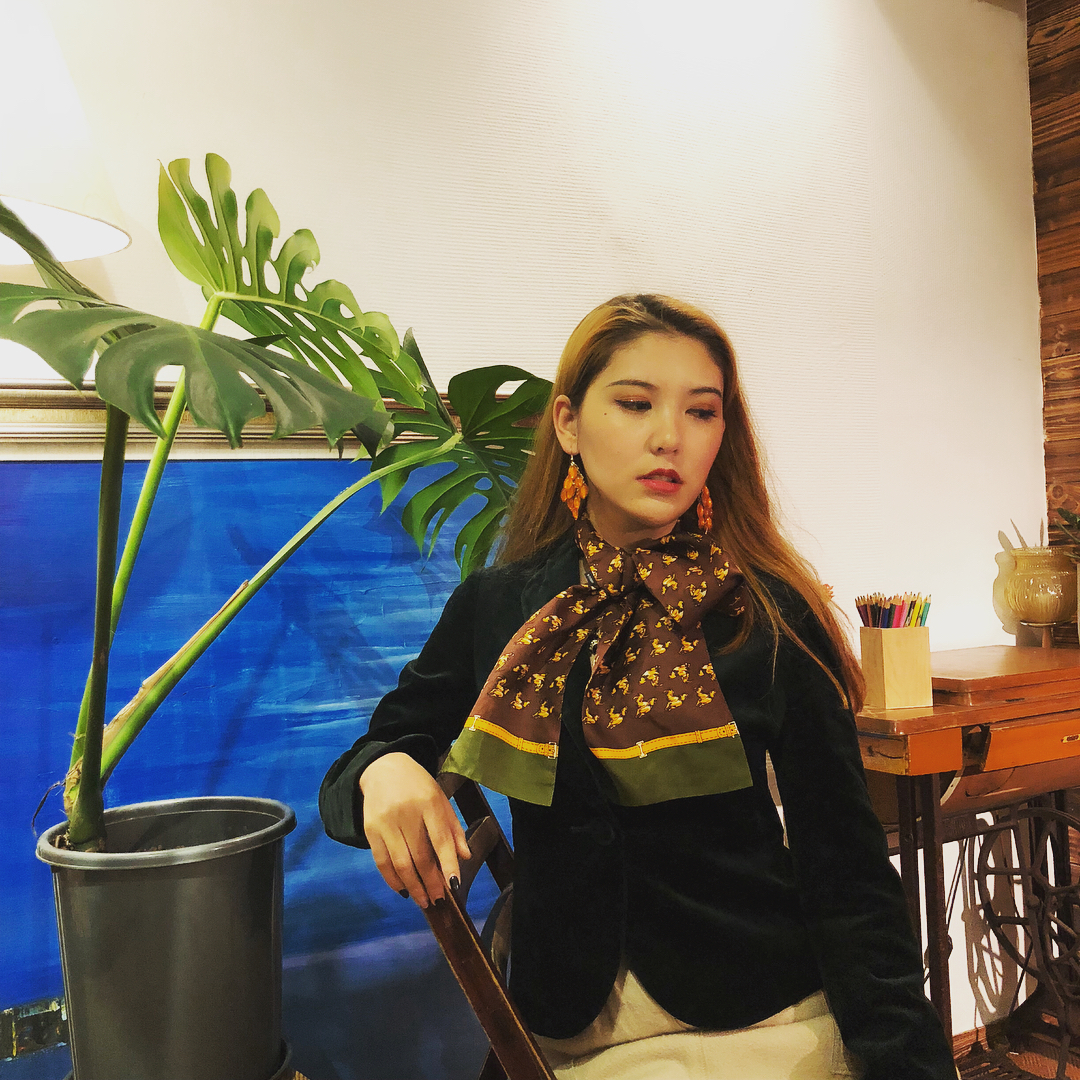 丝巾原来还可以这么系,丝巾能系在腰上吗