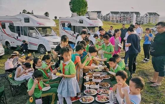 关爱志愿者温暖城市主题活动,学校爱心公益活动宣传报道