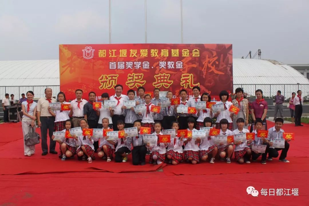 关爱志愿者温暖城市主题活动,学校爱心公益活动宣传报道