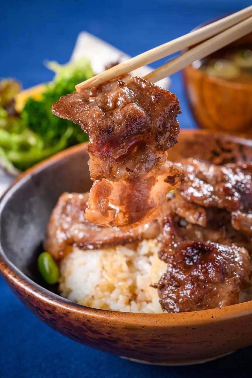 别再长胖了，否则你连这家店的门都挤不进去！