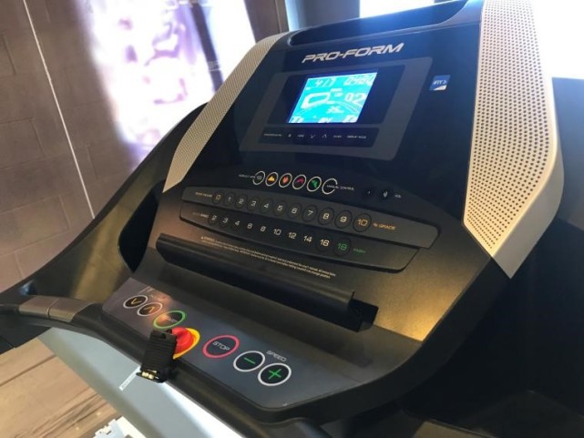 跑步机爱康和舒华哪个牌子好,爱康跑步机百乐福