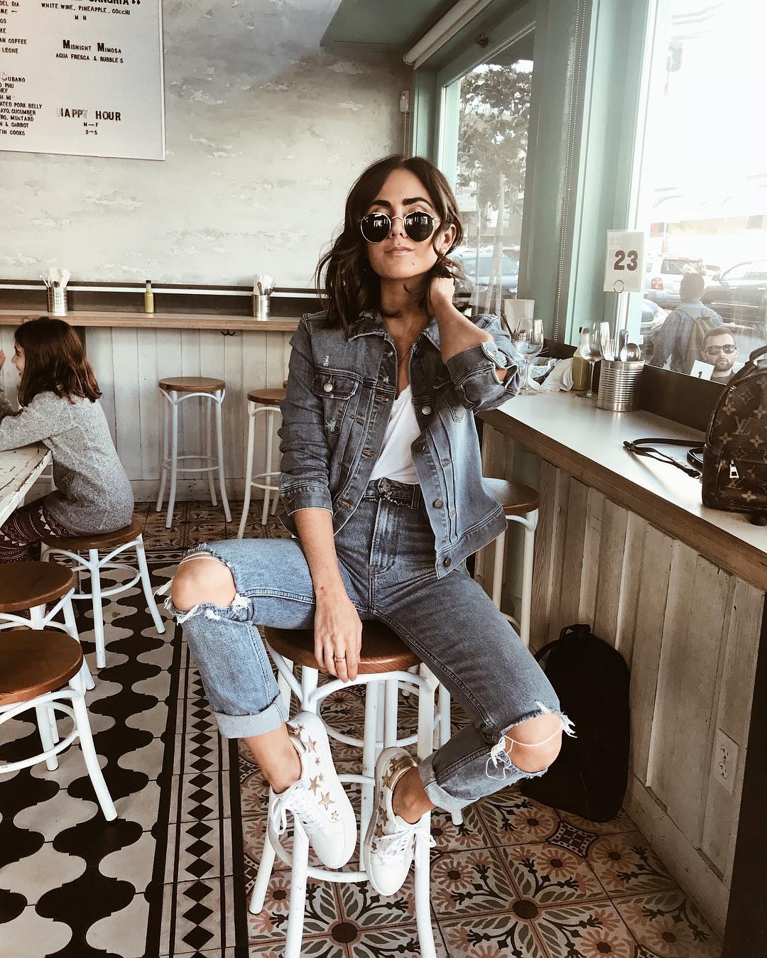 破洞牛仔裤的穿搭技巧学生党,破洞牛仔裤怎么穿搭新款