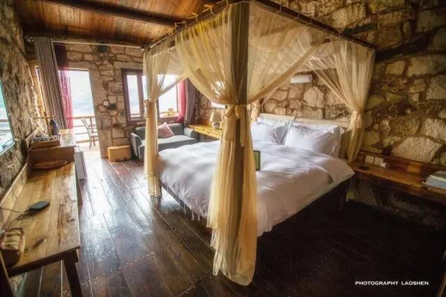 在浙江海边发现了一座欧式石头村落，它的美胜似五渔村，又像圣托里尼