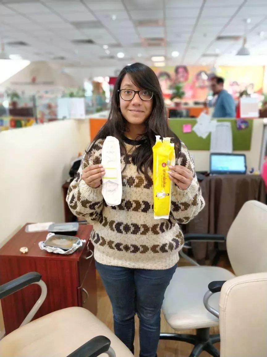 拿着卫生巾拍照为什么成了潮流？