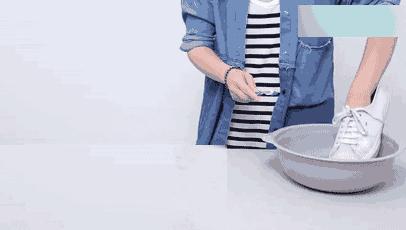 白鞋脚后跟磨黑怎么洗,新小白鞋挤脚磨脚怎么办