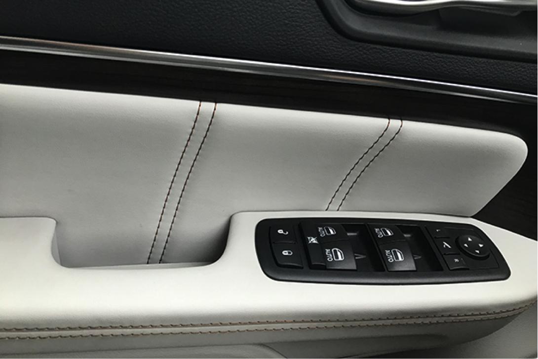 jeep大指挥官对比大众途昂,jeep大指挥官与途达