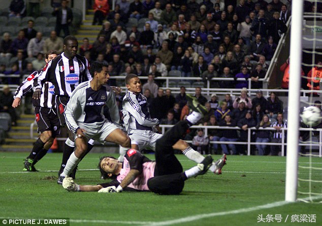 布冯几次入选最佳阵容,神也会犯错