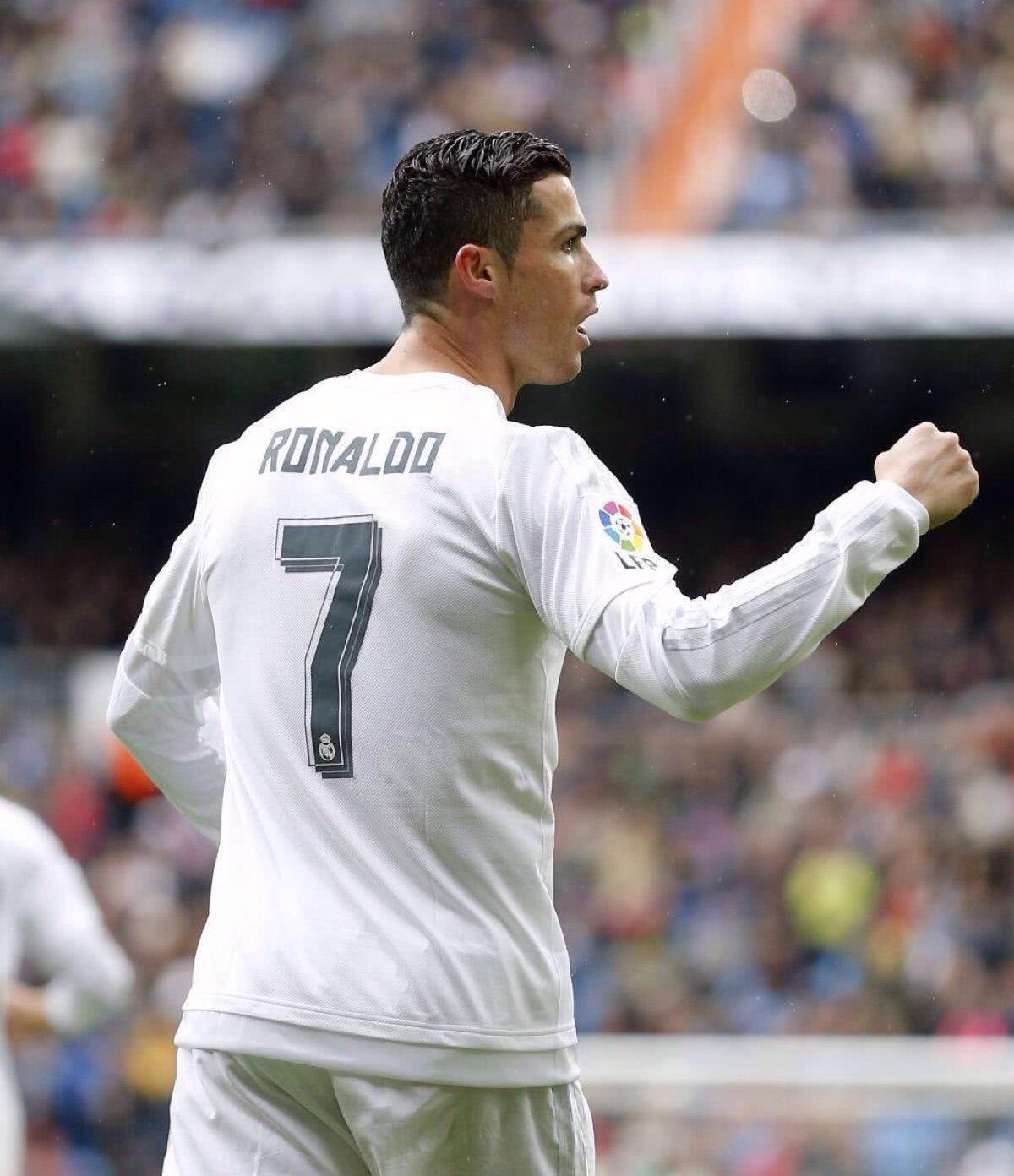 巅峰阿德里亚诺拉不住,巅峰时期的阿德里亚诺和罗纳尔多