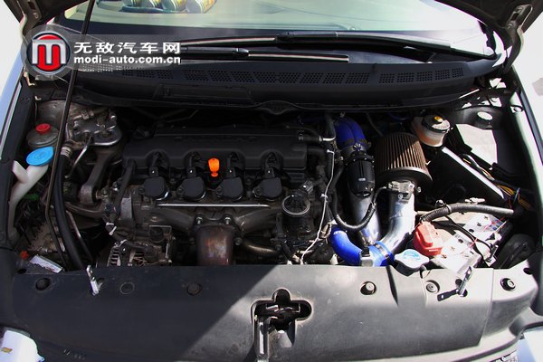 这个聚会里面没有一辆合法的车！