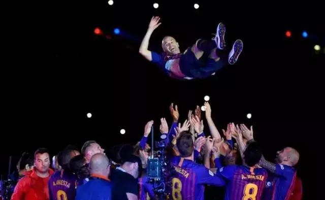 一身红蓝终褪去，22载难说再见