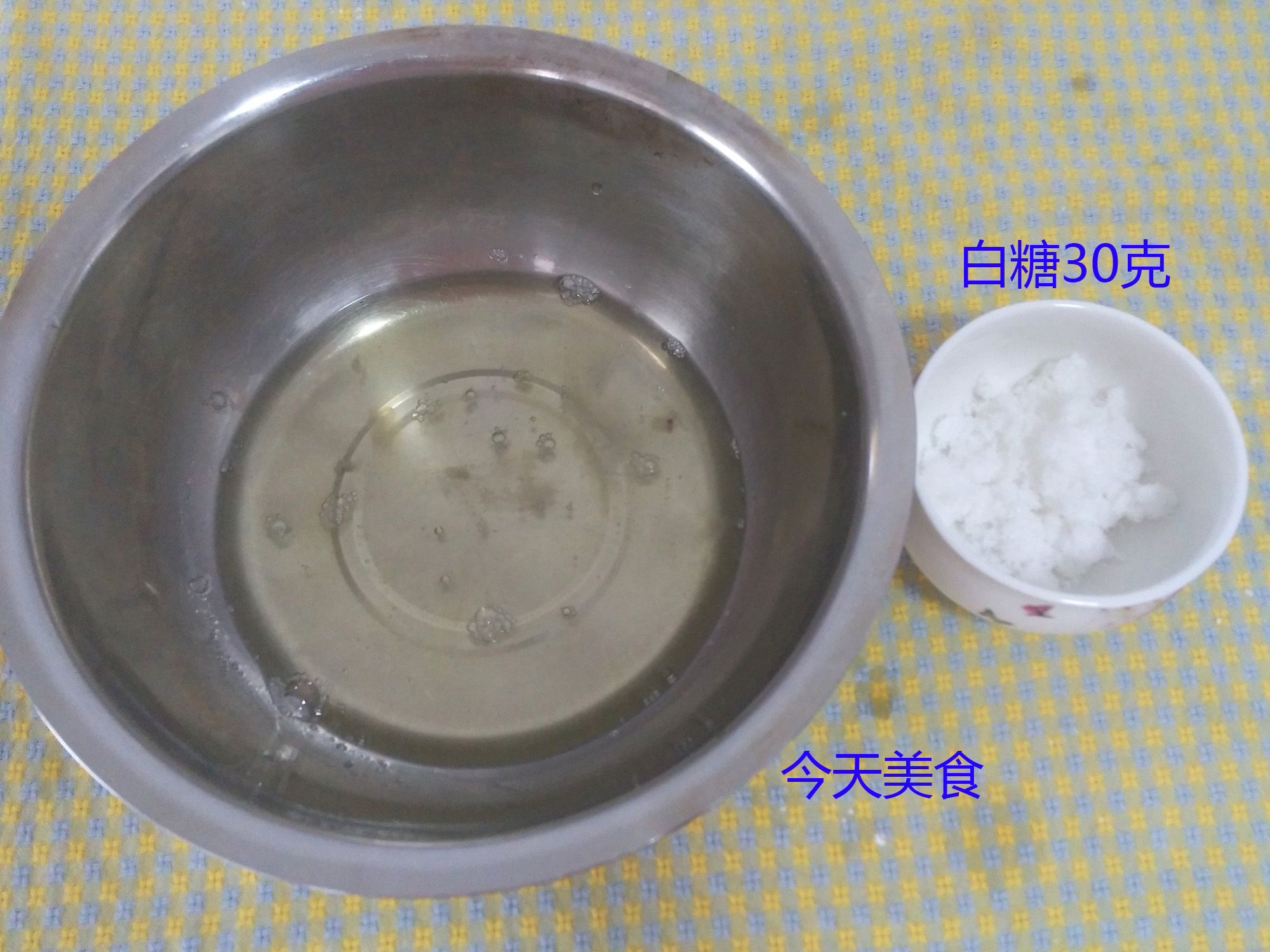 这有详细图文介绍，学一学怎么做蛋糕，就不会被戚风给“气疯”了