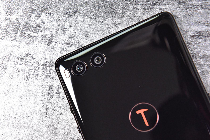 坚果r1摄像头玻璃划痕,坚果r1后摄像头真的容易刮花吗