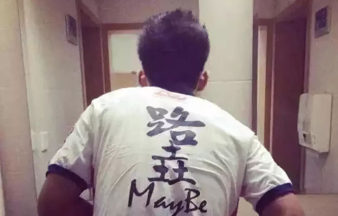 “CNMOBABESTMOBA”之夜，一路走来的两位MVP