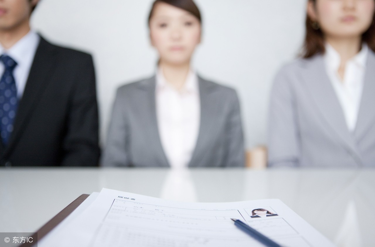 公务员面试答题的过程中咽口水,考公面试吞吞吐吐有什么改善办法