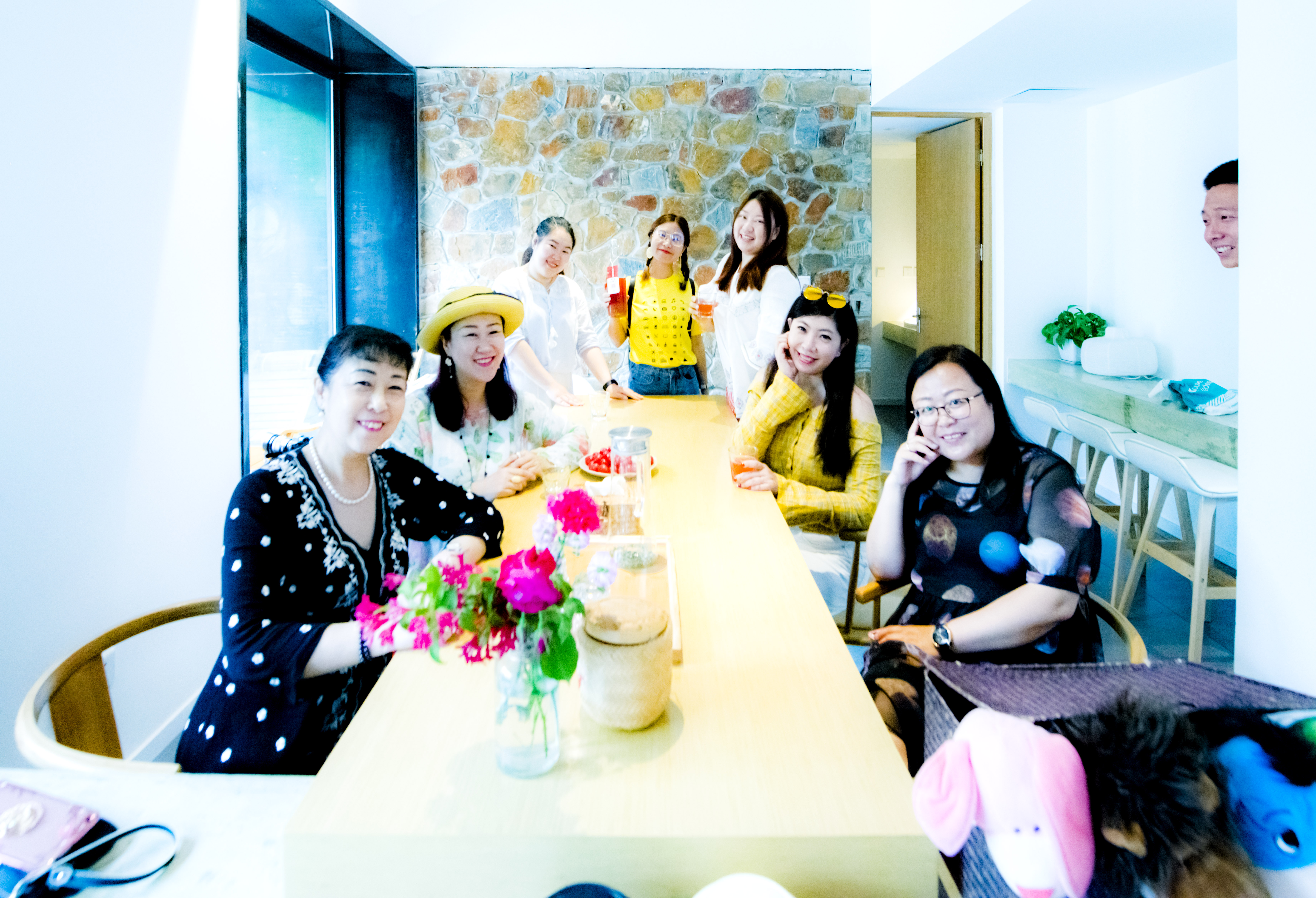 摘一簇黄栌花，把浪漫带回姥姥家，但它柔软的花身却让人不舍碰它