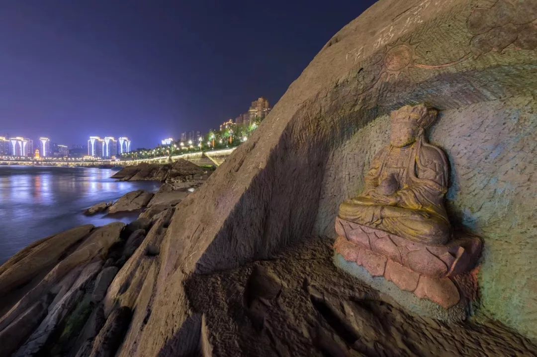 重庆夜景真的比香港好看吗,重庆夜景为什么比香港还繁华