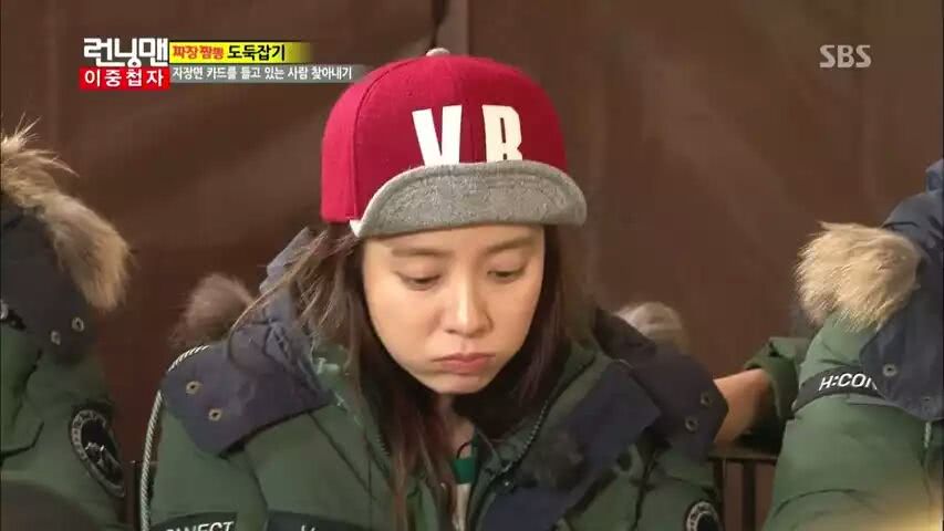 angelababy机场被怼脸,angelababy在机场被怼的视频