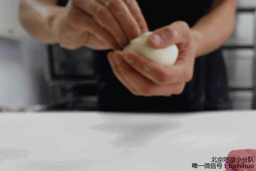 可爱的小奶狗吃冰激凌,小奶狗吃各种各样的冰淇淋