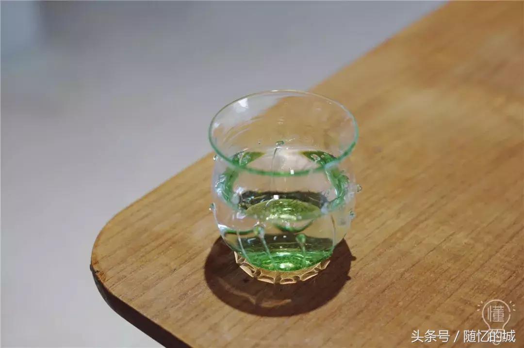 除了挖走北上广的年轻人，杭州还要掏空他们的钱包