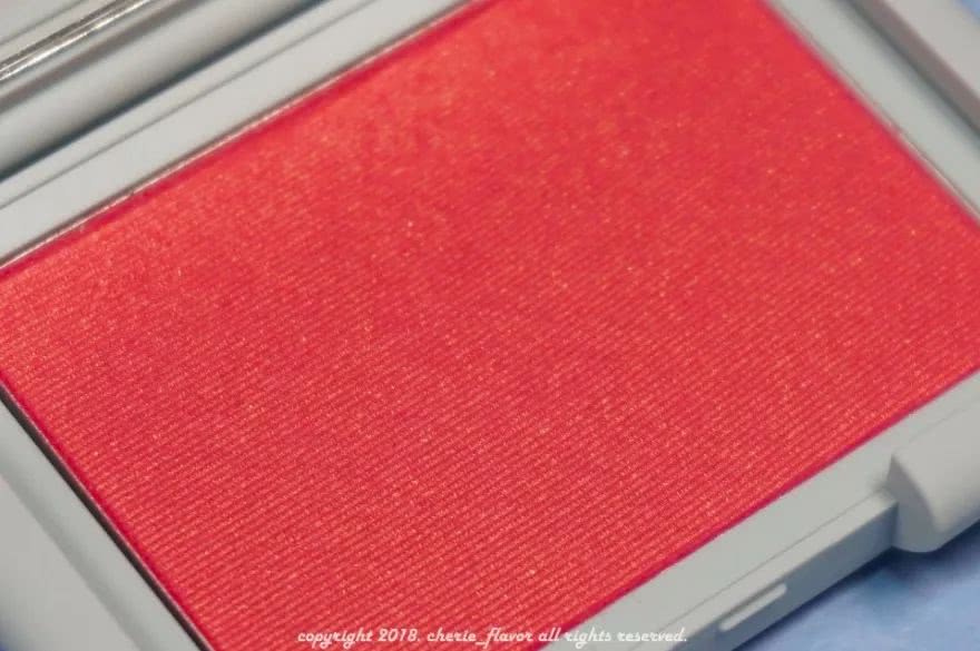 这个牌子出什么都火到断货，女生必须入一个