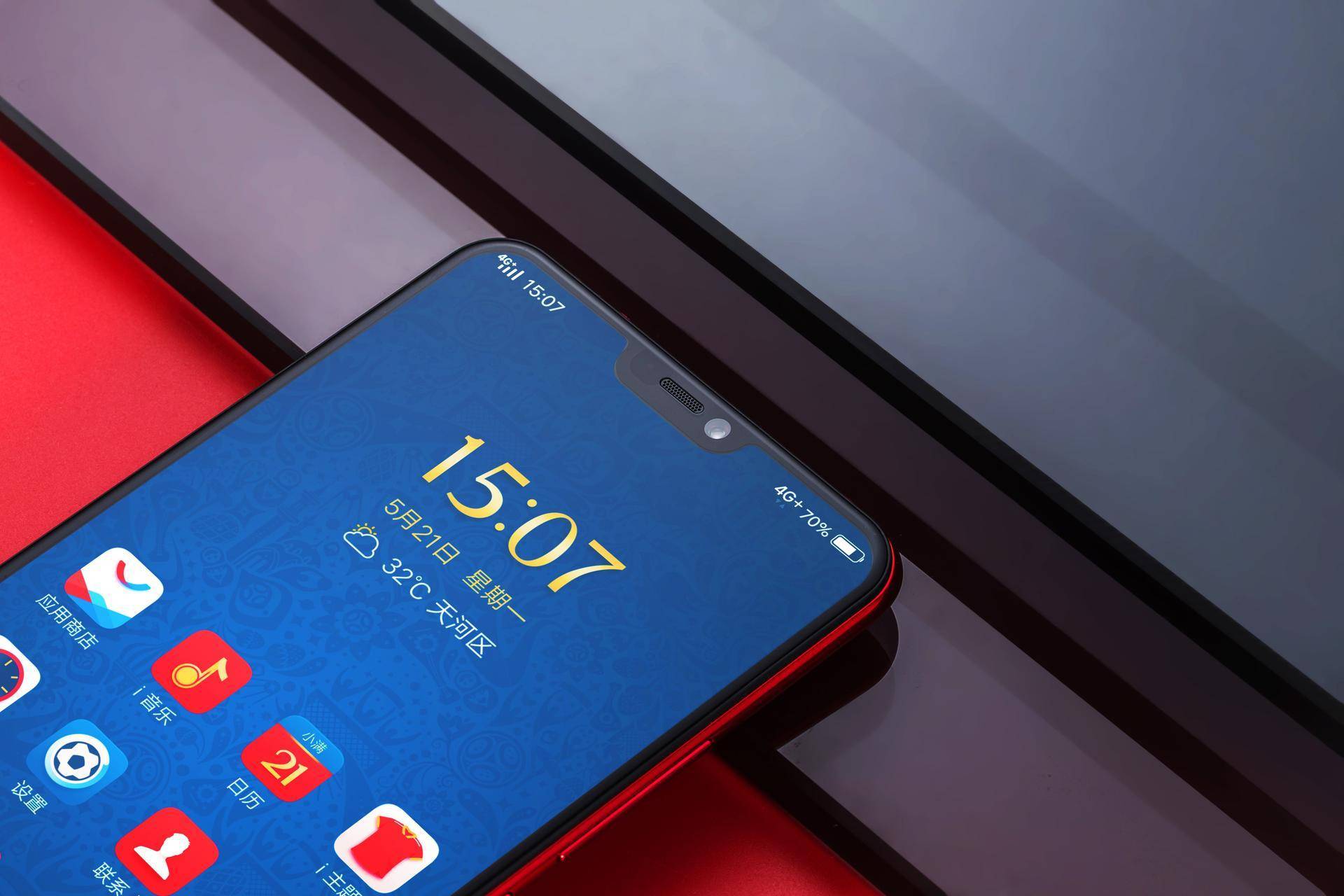 忠实球迷的换呼：vivoX21世界杯非凡版胜利红图赏