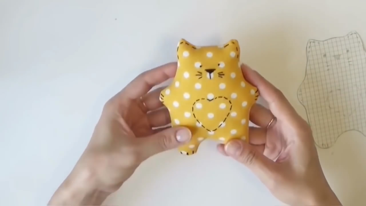 暖猫布艺手工材料包教程,diy包包手工灰蓝猫头缝制教程