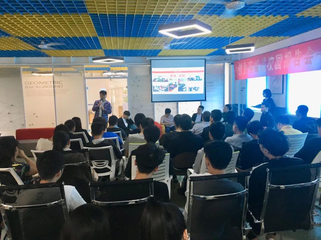 身边的榜样谈创业—创业英雄进校园报告会圆满举行