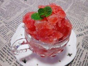 简单自制刨冰饮品,夏日炎炎教你自制美味清爽的刨冰