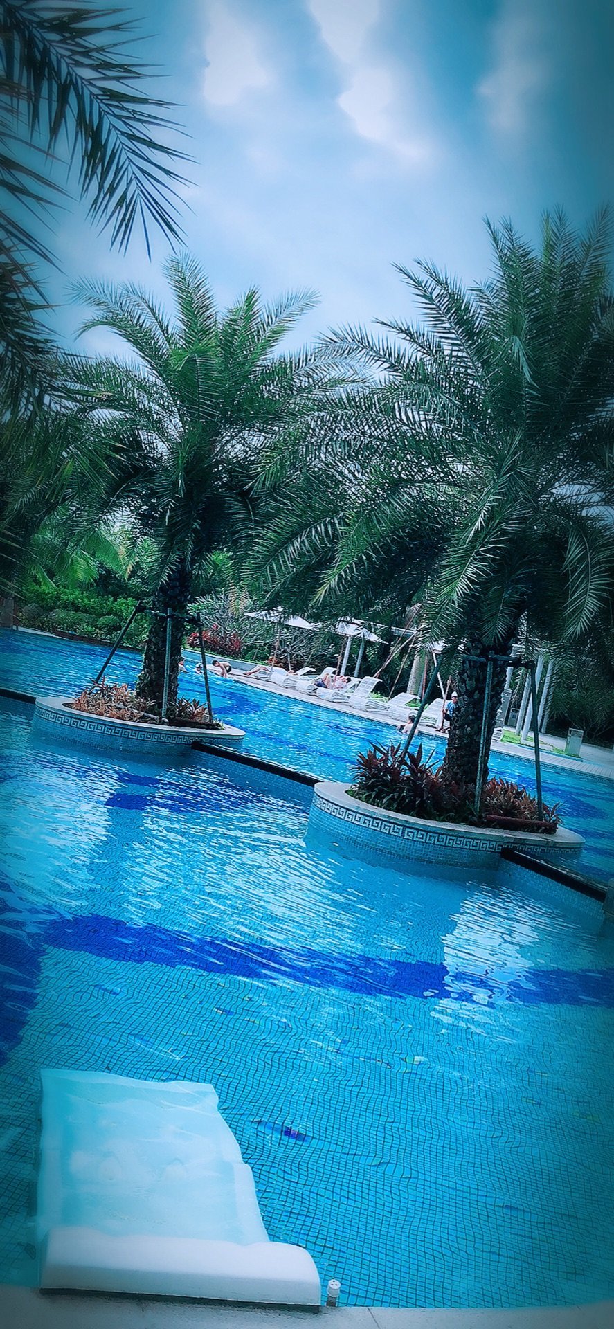 一个人去三亚跟团好还是自由行好,一个人到三亚