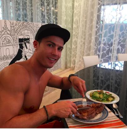 来看看c罗每天的早餐,c罗平时都吃什么饭