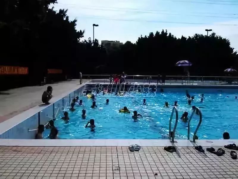 新城露天泳场开放时间,海滨泳场水上游玩