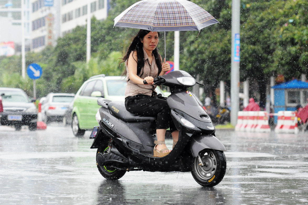 电动车进水后什么容易烧坏,电动车进水正确处理方法