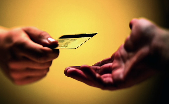 通过pos机刷卡,自己办理的pos机可以刷消费贷吗