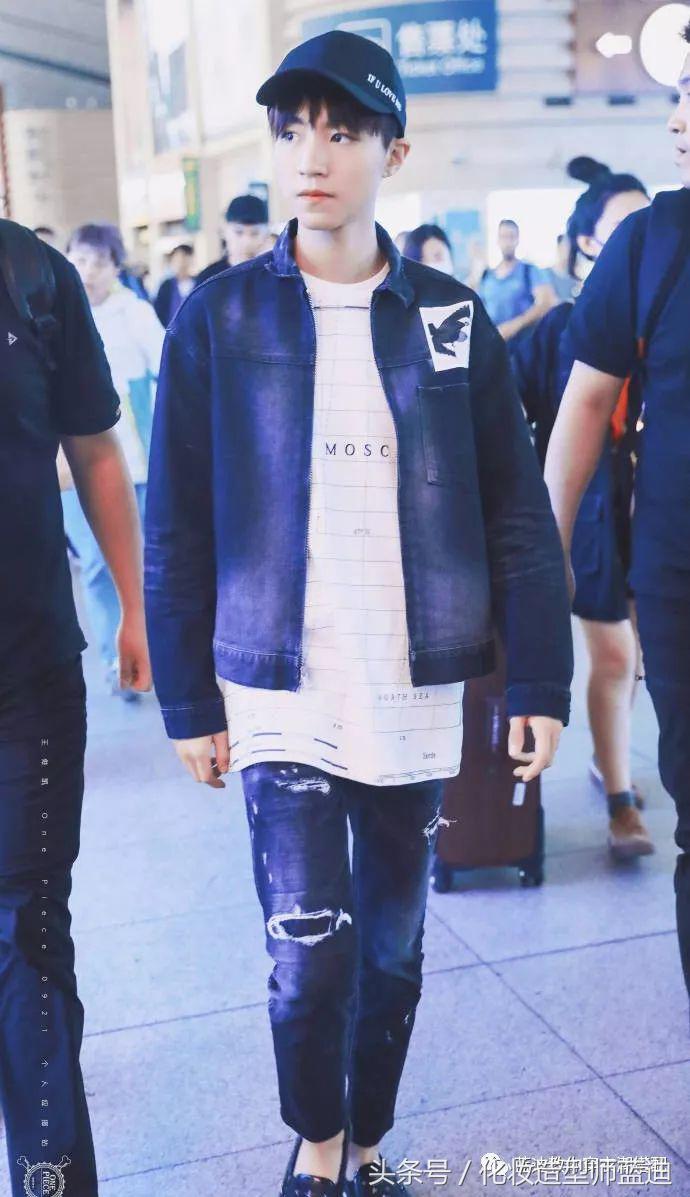 王俊凯一身棒球服,王俊凯机场穿运动套装