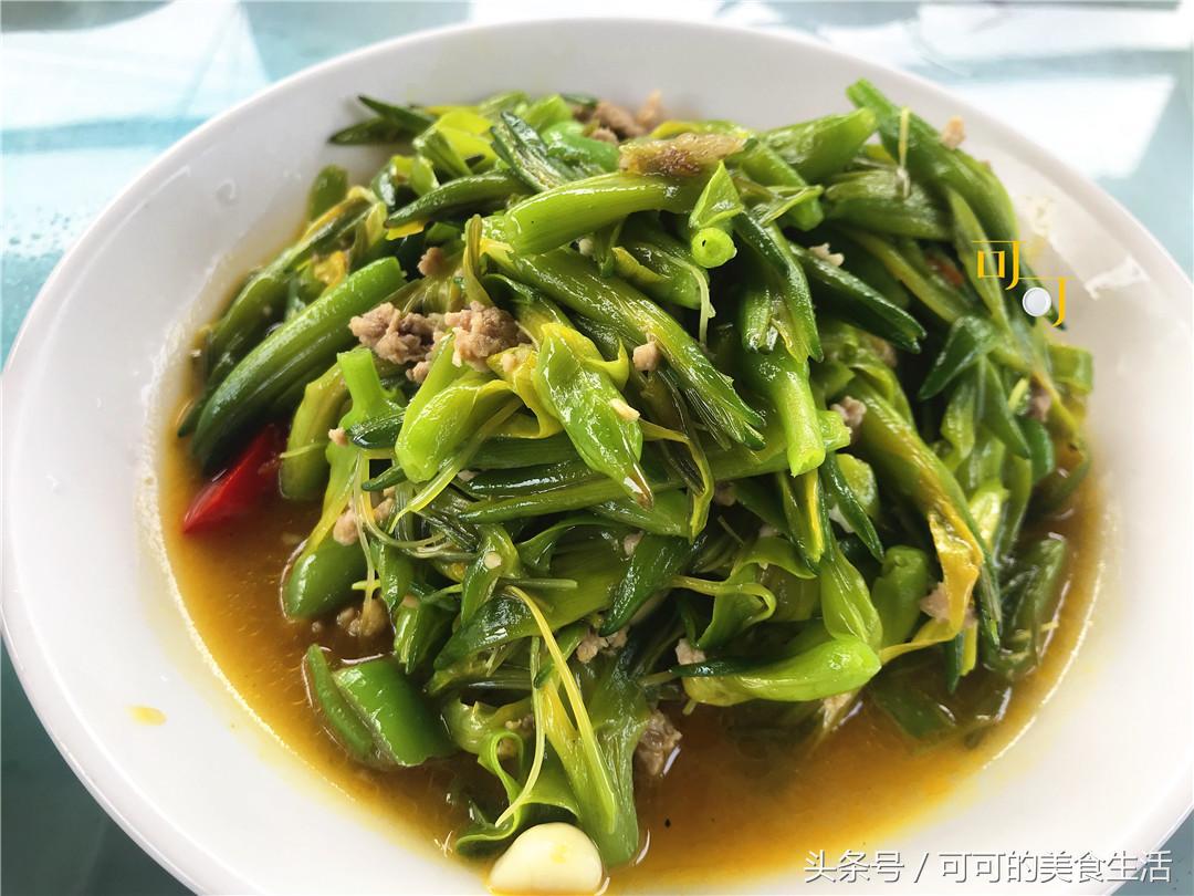 在新安江镇的农家乐，四个菜200元，第一次吃到新鲜河蚌