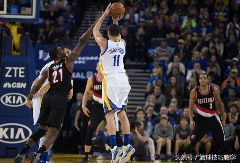 该来的总会来致敬英雄,哪一场比赛勇士老板给克莱磕头