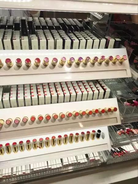 HM，你再出彩妆没人买你家衣服啦！