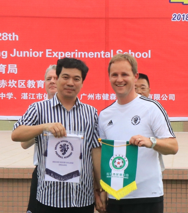 足梦视界｜中英足球文化交流，首站湛江轰动全城