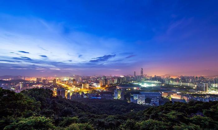 深圳年轻漂亮帅哥,现实生活的深圳