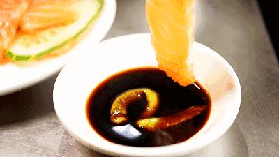 真假三文鱼颜色,真假三文鱼肉质口感有什么区别