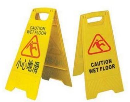 在洗浴中心摔伤不赔偿应该怎么办,洗浴摔倒了商家该不该赔偿