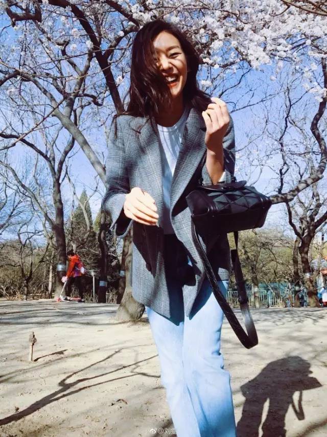 菲拉格慕23年秋冬新款男士豆豆鞋,菲拉格慕的经典蝴蝶结女鞋