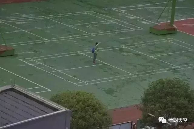 男子辱国旗被判刑,男子辱国旗被拘留后续