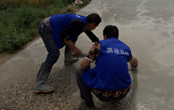 自家院子水泥地面起砂怎么修复,室内水泥地面起皮起砂怎样解决
